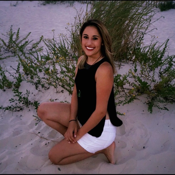 Meet your Posher, Laura