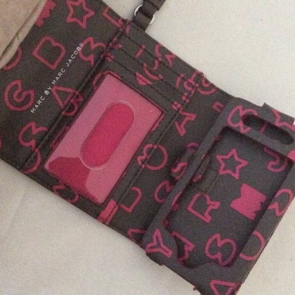 Marc by Marc Jacobs Bags - 💕Marc by Marc Jacobs phone Wallet💕 Marc by Marc Jacobs Bags - 💕Marc by Marc Jacobs phone Wallet💕