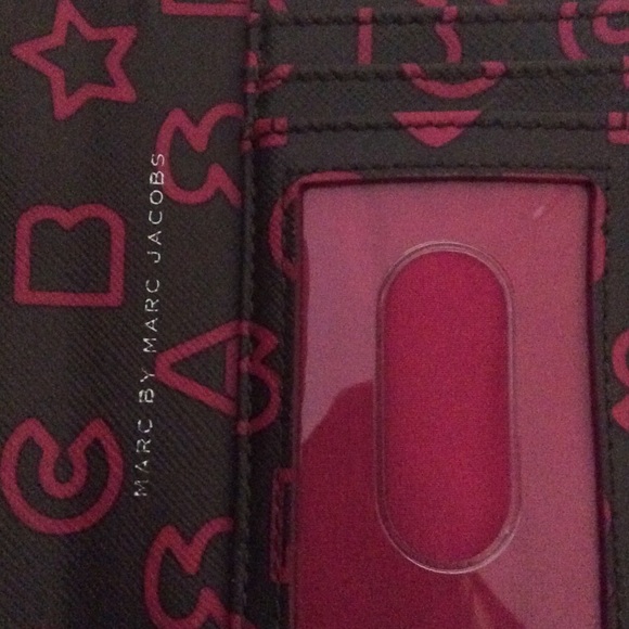Marc by Marc Jacobs Bags - 💕Marc by Marc Jacobs phone Wallet💕 Marc by Marc Jacobs Bags - 💕Marc by Marc Jacobs phone Wallet💕