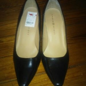 Karen Scott pumps