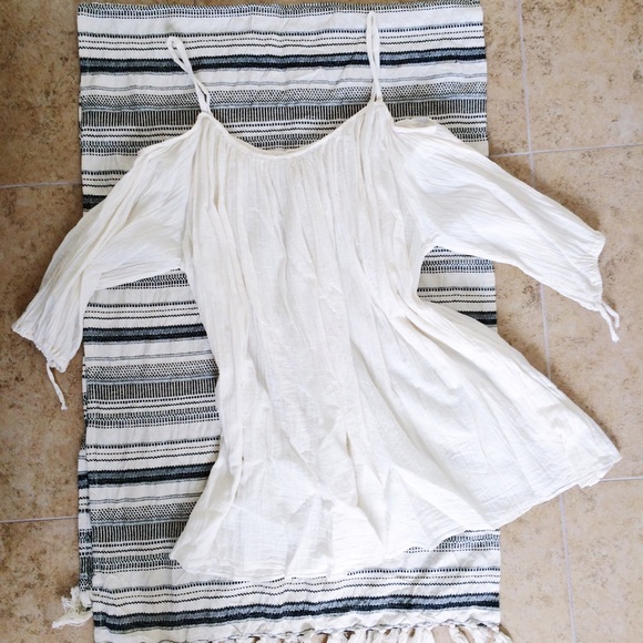 Off-shoulder linen dress