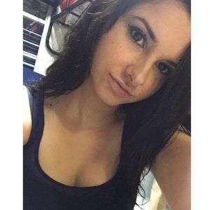 Meet your Posher, Dania