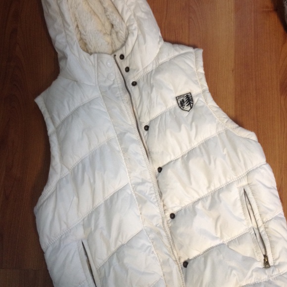 American Eagle puff vest