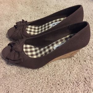 Cute American Eagle sandals.