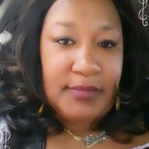 Meet your Posher, Ebony