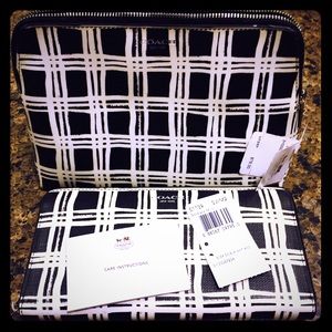 Coach wallet / make up bag