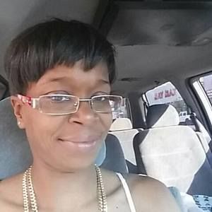 Meet your Posher, Yanira