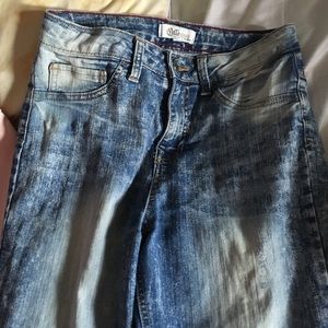 High waisted light wash jeans