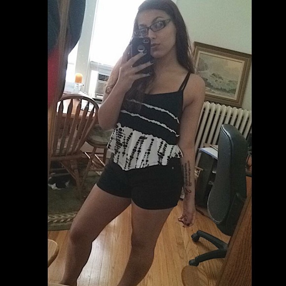 Meet your Posher, Crystal - Picture 2 of 2