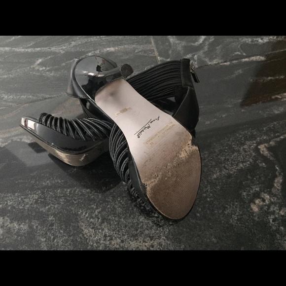 Anne Michelle sexy heels - Picture 3 of 4