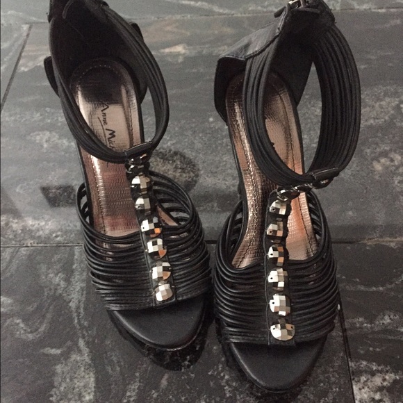 Anne Michelle sexy heels - Picture 4 of 4