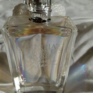 VS FREE GIFT WITH $50+ PURCHASE OR $15 ALONE