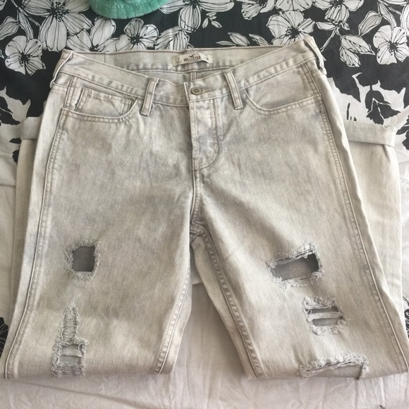 Boyfriend destroyed jeans