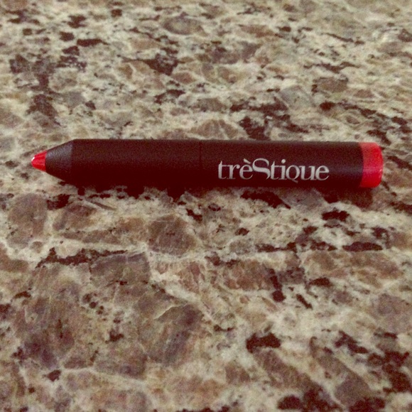 Matte lip crayon