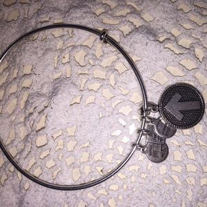 Stand up charm bangle