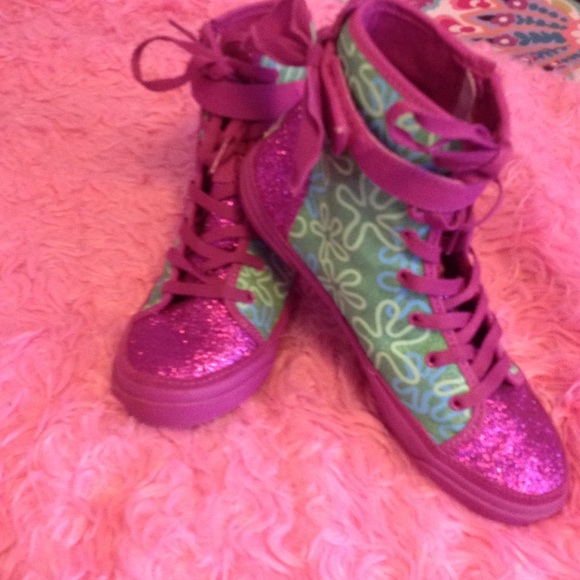 Girls Ugg tennies 🌟