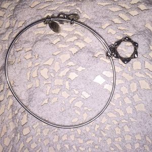 Queens crown charm bangle