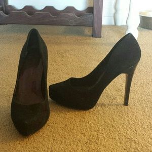 Jessica Simpson black suede pumps