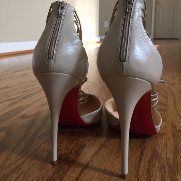 😊SOLD😊Christian Louboutin Confusa Pump in 39. - Picture 3 of 4