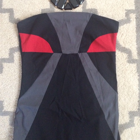 Black strapless color block dress (Body-Con) - Picture 2 of 3