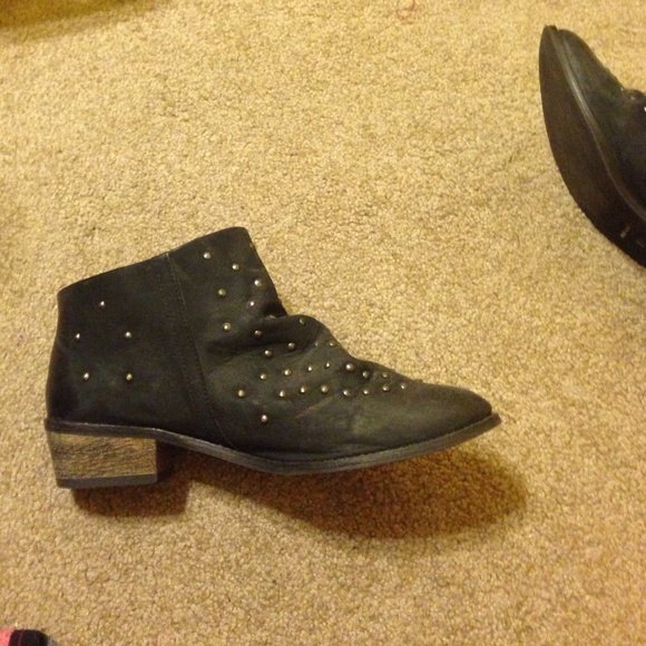 Boots - Picture 2 of 3