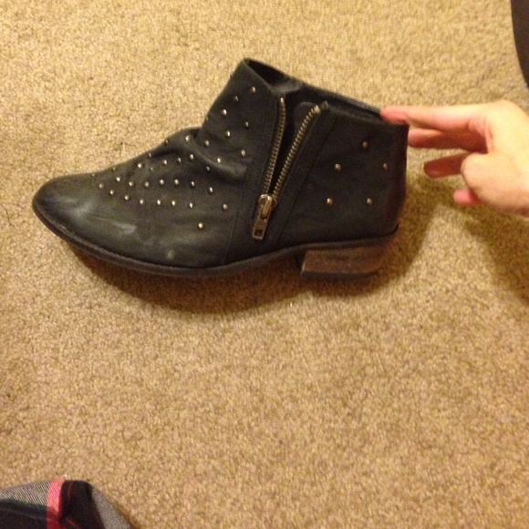 Boots - Picture 3 of 3