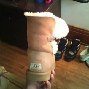 UGG'S