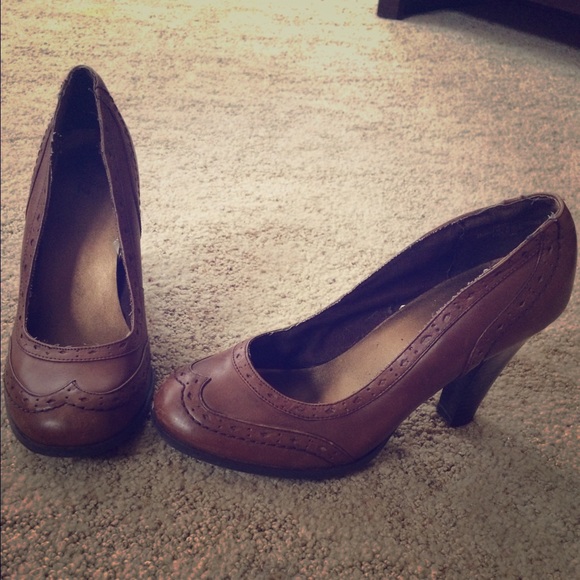 Brown country/cowboy feel heals