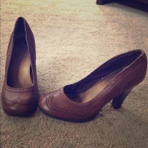 Brown country/cowboy feel heals