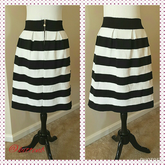 Dresses & Skirts - SALE!!! HOST PICK!!! Gorgeous! Bandage skirt