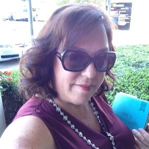 Meet your Posher, Debbie