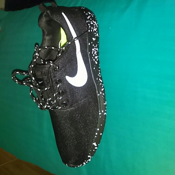 Shoes - Picture 4 of 4