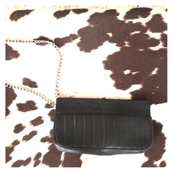 Chanel clutch w chain