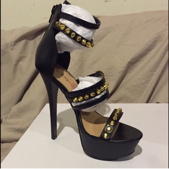 Black & Gold Just Fab heels - Picture 2 of 3