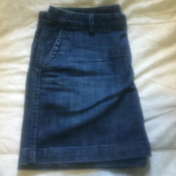 Gap mini skirt