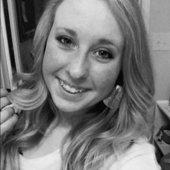 Meet your Posher, Kelsey - Picture 1 of 1