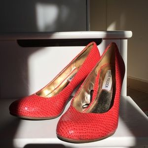 Steve Madden pumps.