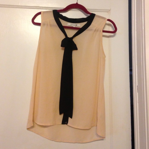 chic, sheer shirt with little bow tie - Picture 1 of 3