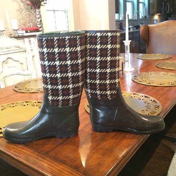 Banana Republic Shoes - Banana Republic rain boots
