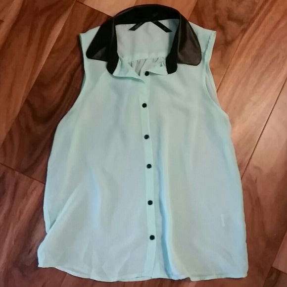 Mint with black sleeveless collar button down