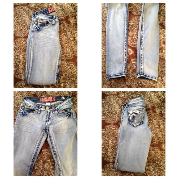 Size: 0 Hydraulic Super Skinny Jeans!