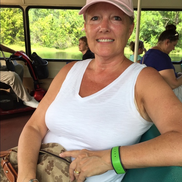 Meet your Posher, Sharon - Picture 1 of 1