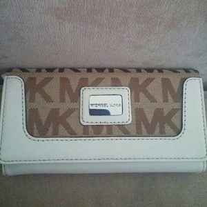 Michael Kors Brookville Wallet