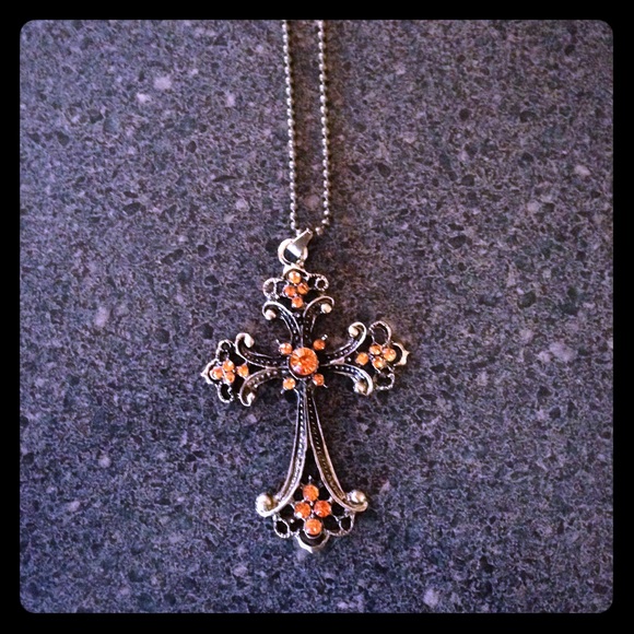 Jewelry - Unique cross necklace