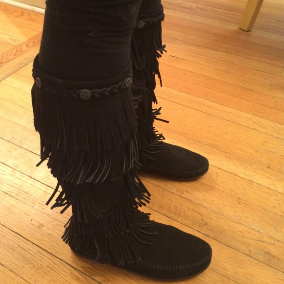 Almost new Minnetonka fringe boots