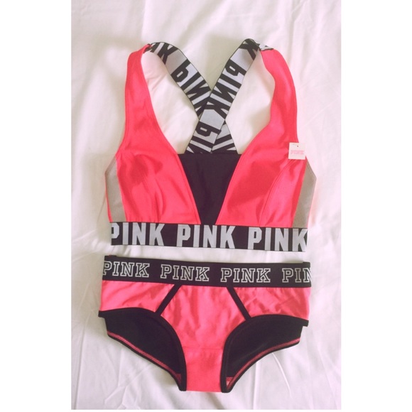 SOLD 🎀 PINK sport bra & panty