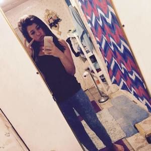 Meet your Posher, Desiree