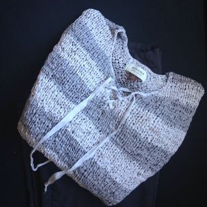 Gray and white ribbon sweater size M