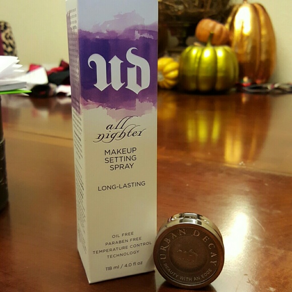 Urban Decay Makeup setting Spray & Eyeshadow