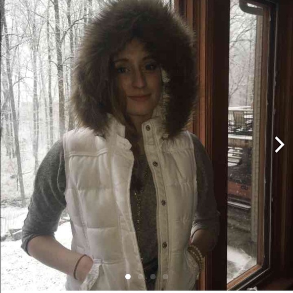 WHITE VEST - Picture 2 of 4